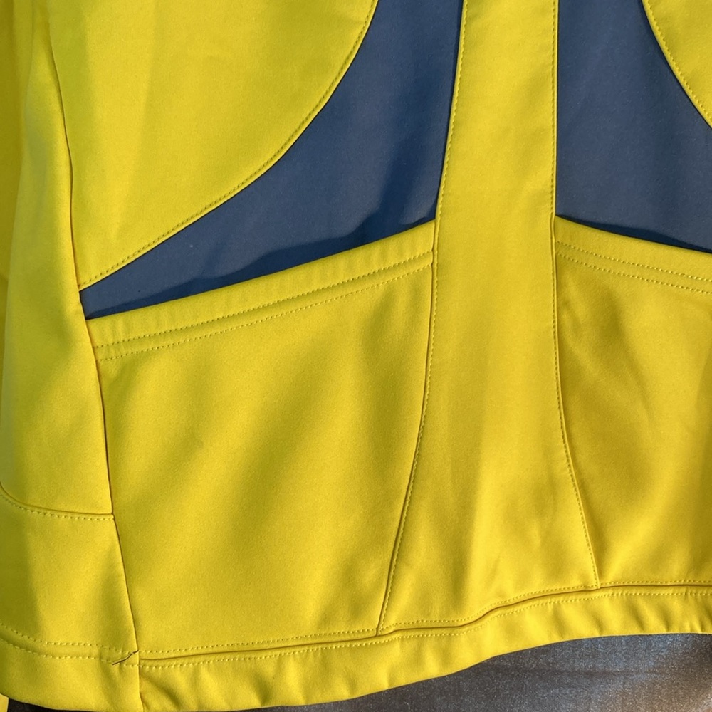 PN Jones size M yellow athletic cycling jacket with rear pockets non slip waist - Picture 6 of 7